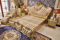 Ensemble de meubles de chambre à coucher de luxe en bois de hêtre français classique, avec feuilles d'or et tissu italien, pour appartement et hôtel