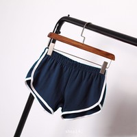 Dames Zomer Ademende Satijnen Sportshorts Casual Home Yoga Strandshort Met Halfhoge Taille En Candy Kleuren