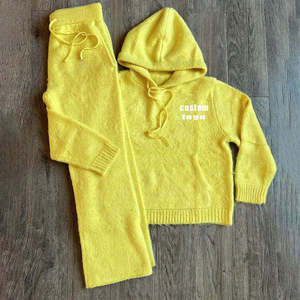 Bộ đồ thể thao nam chất liệu mohair dệt kim, áo hoodie có mũ trùm đầu khóa kéo, thêu logo jacquard tùy chỉnh và quần, chất liệu mohair mềm mại. - Product Image 3