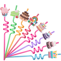 Pailles réutilisables en PETG en gros avec breloque gâteau d'anniversaire en silicone, pailles à boire en plastique colorées en spirale pour les fêtes d'anniversaire des enfants