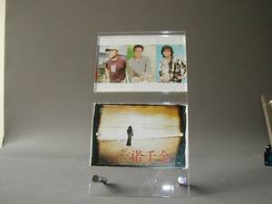 Cadre photo flottant en acrylique avec kit de vis et support mural - Product Image 5