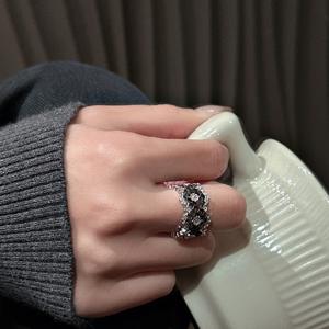 แหวนเงินแท้ S925 ดีไซน์ลูกไม้สีดำ ชุบทองคำสีกุหลาบ สไตล์ดาร์กพังก์ ลวดลายฉลุแบบเฉพาะตัว - Product Image 3