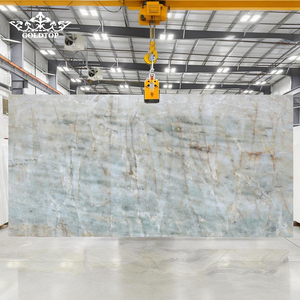 Dalles de quartzite Aqua Cristallo GOLDTOP pour comptoir de bar de toit et îlot de cuisine avec bordure cuirée - Product Image 1