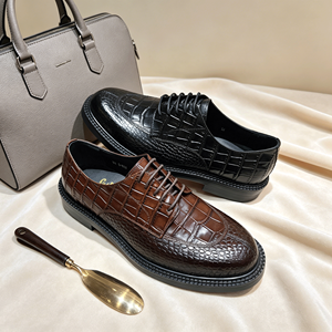Zapatos Derby de Hombre con Suela Gruesa y Patrón de Cocodrilo de Lujo, Listos para Enviar - Zapatos Formales de Negocios de Cuero Exótico Italiano de Alta Gama - Product Image 3