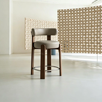 Tabouret de bar commercial de luxe rembourré avec dossier, style minimaliste moderne, pour îlot de cuisine extérieur ou comptoir de salle à manger d'hôtel