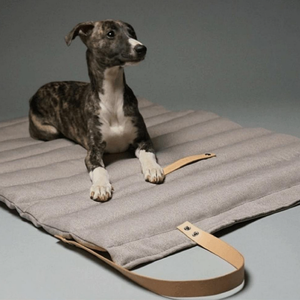 Cama para Perro 2025, Tapete de Viaje para Perro, Cómodo Tapete Enrollable, Portátil, Lavable, con Funda de Cuero PU - Product Image 6