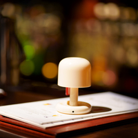 Lampe de table champignon Lampe de table portable rechargeable Lumière moderne Petite lampe à piles Veilleuse pour intérieur extérieur