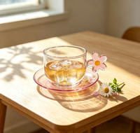 Set Cangkir & Piring Kaca Borosilikat dengan Gagang Bunga, Mug Bunga Pink yang Lucu, Cangkir Kopi Teh Tahan Panas untuk Dekorasi Meja Rumah Kafe.