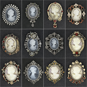 <span class=keywords><strong>Broche</strong></span> <span class=keywords><strong>Camée</strong></span> Victorienne Vintage pour Femme, Plaqué <span class=keywords><strong>Or</strong></span> et Argent Antique, Ornée de Cristaux et Strass, <span class=keywords><strong>Broche</strong></span> Portrait de Dame, Bijou Cadeau - Product Image 1