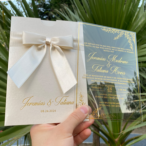 Invitaciones de Boda con Diseño de La Bella y la Bestia, Acrílico, con Sobre Impreso con Rosas en Dorado - Product Image 3