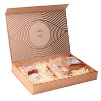 Boîte cadeau rigide magnétique en or rose personnalisée, couvercle intérieur gaufré, emballage cadeau de luxe pour cosmétiques et soins de la peau avec papier froissé