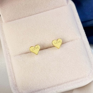 Pendientes de Corazón Pequeño con Grabado Láser, Chapados en Oro de 18K, Personalizables al por Mayor para Mujer - Product Image 3