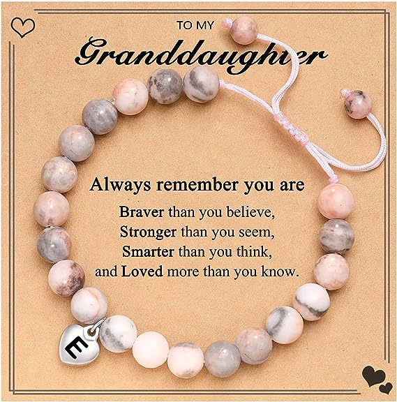 Pulsera tejida de cebra rosa con letra e