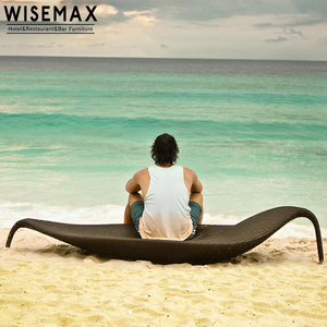 WISEMAX FURNITURE <span class=keywords><strong>Chaise</strong></span> longue d'extérieur moderne en aluminium en forme de feuille, <span class=keywords><strong>chaise</strong></span> longue de <span class=keywords><strong>piscine</strong></span> en rotin tressé <span class=keywords><strong>pour</strong></span> la vente - Product Image 2