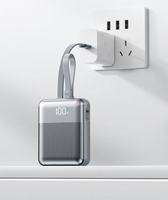 Chargeur portable compact haute puissance 10000mAh PD45W avec deux câbles de charge et écran numérique