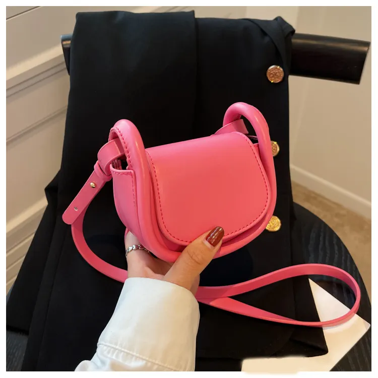 สีสดใส2023ฤดูร้อนอินเทรนด์แฟชั่นน่ารักสาวน้อย Crossbody กระเป๋าขนาดเล็กกระเป๋าสุภาพสตรีกระเป๋าถือ