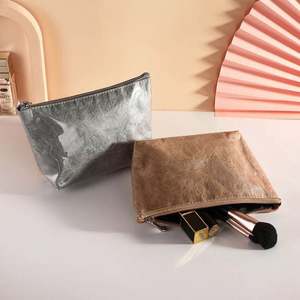 Sac de maquillage personnalisé en TPU Tyvek réutilisable et lavable 2025, sac de maquillage portable avec fermeture éclair, sac de rangement de voyage - Product Image 4