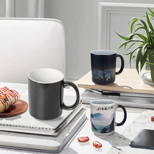 Vente en gros de tasses à café magiques changeant de couleur sensibles à la chaleur de 11 oz avec poignée en forme de cœur, <span class=keywords><strong>tasse</strong></span> en céramique vierge pour sublimation, personnalisable avec <span class=keywords><strong>photo</strong></span> - Product Image 1
