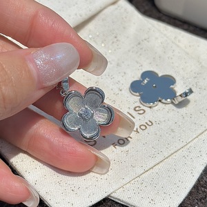 Colgante de Plata de Ley S925 con Diseño de Flor Cepillada, Estilo Vintage, Simple, Moderno y Dulce, con Patrón de Nicho en Oro Rosa - Product Image 4