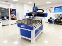 Fresadora CNC de 3 Ejes con Engranaje Helicoidal, Rieles Lineales, Mesa de Succión al Vacío y Controlador DSP Portátil para Grabado y Fresado