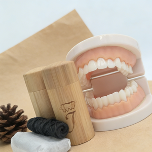 Fil dentaire biodégradable en charbon de bois écologique végétalien, vente chaude, emballage naturel biologique, faible MOQ, 30 m - Product Image 1