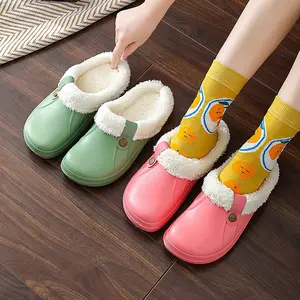 Comwarm sandal wanita musim gugur musim dingin, sandal hangat lembut tahan air EVA sandal mewah bakiak wanita pasangan sepatu Fuzzy rumah dalam ruangan