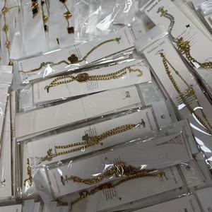 Bracelet Trèfle Designer en Acier Inoxydable Plaqué Or 18 carats et Collier Cœur Cubain de Luxe avec Lettre CC – Vente en Gros - Product Image 5
