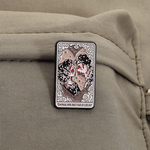 Las cosas son mejores si me quedo esmalte Pin banda Punk Álbum de Música inspirado broche solapa insignia joyería regalo al por mayor - Product Image 3