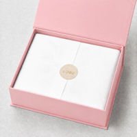 Boîte cadeau magnétique pliable rose avec nœud en ruban pour cosmétiques, bijoux, emballage cadeau et logo personnalisé, design gain de place