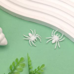 100 Uds pequeñas arañas de simulación de Halloween Mini juguetes de plástico resina Micro ornamento casa de muñecas muebles decoración del hogar 18*22mm - Product Image 6