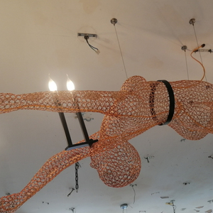 Calze a rete luci a sospensione scultura statua ginnastica atleta lampadario anima atmosfera traslucida illuminazione d'atmosfera - Product Image 3