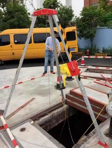 Treppiedi di Sicurezza Anticaduta con Verricello Manuale, Treppiedi di Soccorso per Spazi Confinati in Alluminio - Product Image 2