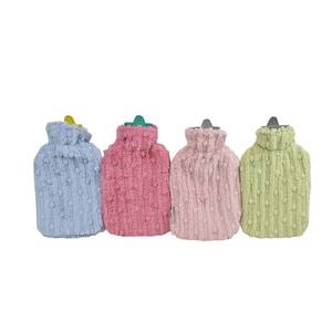 Bouillotte à eau chaude douce 1,75 L, couleurs assorties - Product Image 1