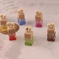 Diffuseur d'huiles essentielles carré de 8 ml, flacon de parfum pour voiture avec clips, aromathérapie, désodorisant pour voiture, flacon de parfum en verre promotionnel