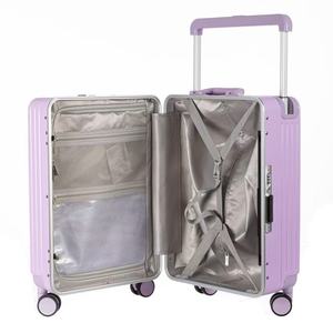 ชุดกระเป๋าเดินทางแบบมีล้อลาก โครงอะลูมิเนียมแข็งแรง ทนทาน ป้องกันรอยขีดข่วน พร้อมที่วางแก้วน้ำที่สะดวกสบาย และช่องเสียบ USB Type <span class=keywords><strong>C</strong></span> สำหรับชาร์จ - Product Image 6