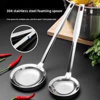 Écumoire en acier inoxydable 304 avec filtre à mousse intégré en maille dense pour écrémer l'huile et filtrer la graisse de cuisine, anti-brûlure