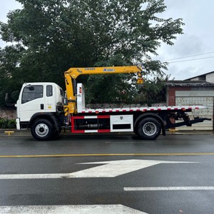 Dépanneuse multifonctionnelle HOWO 4x2 à plateau avec grue à flèche droite de 6,3 tonnes, camion de remorquage Sino à plateau coulissant pour le sauvetage en cas d'accident - Product Image 4