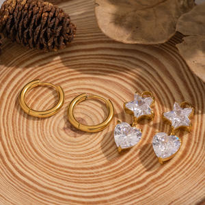 Pendientes YF8321 <span class=keywords><strong>de</strong></span> Moda con Diseño <span class=keywords><strong>de</strong></span> Estrella <span class=keywords><strong>de</strong></span> <span class=keywords><strong>Cinco</strong></span> Puntas y Corazón, Circonita Blanca 5A, Chapado en Oro <span class=keywords><strong>de</strong></span> 18K, Acero Inoxidable Resistente al Agua - Product Image 4