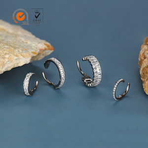 नया जियोमेरियल एटम F136 टाइटेनियम बैगुएट संग्रह क्लिकर/थ्रेडलेस उपास्थि हेलिक्स - Product Image 3