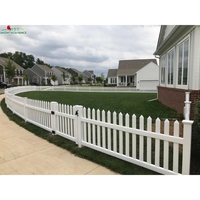 Clôture en plastique décorative légère à aménagement flexible et fabrication soignée, avec support renforcé, clôture verticale en PVC pour jardin
