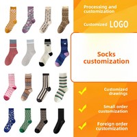 Chaussettes de football tricotées personnalisées en coton Chaussettes de sport pour le football à tube moyen Chaussettes de football antidérapantes avec logo personnalisé