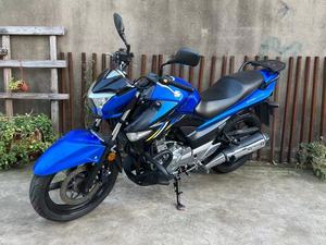 Motocicleta Suzuki Lichi GW250 250cc, Refrigeración por Agua, Automática, Versión de Combustible, Velocidad Máxima >180km/h, Fabricada en China - Product Image 2