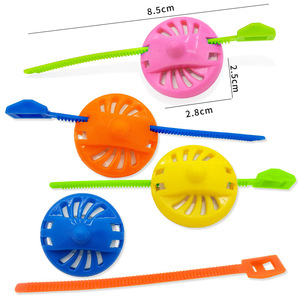 Mini Trompo de Juguete de Plástico Color Caramelo con Cuerda para Jalar para Niños de 2 a 4 Años Unisex - Product Image 5