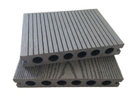 Plancher en WPC creux avec un côté plat et un côté rainuré