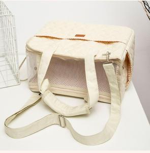 À la mode Portable grande capacité respirant <span class=keywords><strong>chat</strong></span> chien <span class=keywords><strong>sac</strong></span> de transport <span class=keywords><strong>sac</strong></span> à bandoulière <span class=keywords><strong>pour</strong></span> animaux de compagnie <span class=keywords><strong>sac</strong></span> à bandoulière doux et confortable à <span class=keywords><strong>transporter</strong></span> - Product Image 4