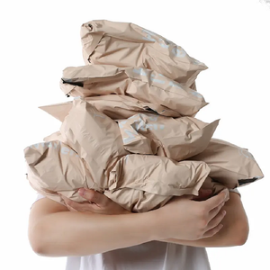 Enveloppes d'expédition personnalisées avec logo, sacs postaux en polyéthylène avec fermetures en plastique pour emballages de Noël, marque YOTEN - Product Image 3