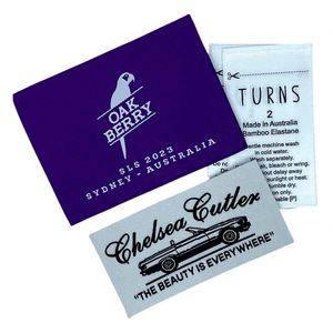 Etiquetas Tejidas Personalizadas de Poliéster con Pliegue Final, Diseño Gratuito, Bajo Precio, para Prendas, Sombreros y Zapatos - Etiquetas Ecológicas con Logotipo de Marca para el Cuello - Product Image 3