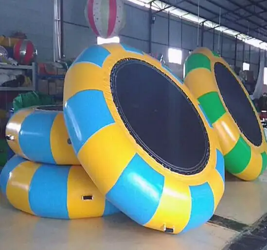 Cama flutuante inflável de água, cama flutuante redonda para entretenimento aquático