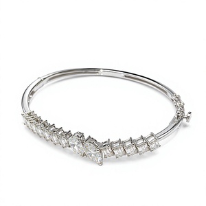 Brazalete de Moissanita en Plata de Ley 925 con Baño de Rodio, Engaste de Garras, Estilo Clásico, Modelo KLSB20795 - Product Image 2