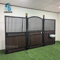 Populaire en Europe Stalle modulaire préfabriquée pour chevaux Façades de boîte stable en bambou enduit de poudre mate pour les installations de l'hippodrome moderne
